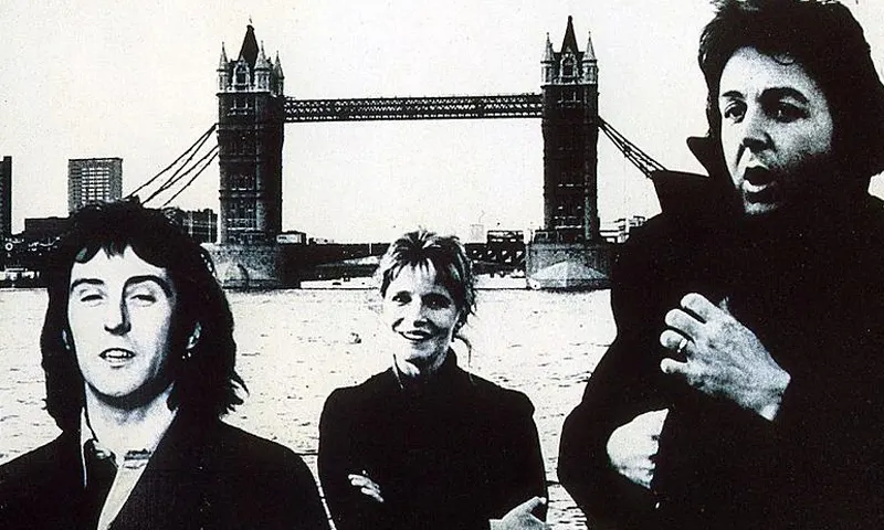 25 DE OCTUBRE DE 1961
The Beatles actúa en La Caverna (en la noche) con “Gerry & The Pacemakers” y “The Strangers”.