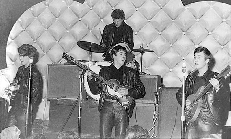 1962 - The Beatles junto a Johnny Sandon & The Searchers y Kingsize Taylor & The Dominoes.