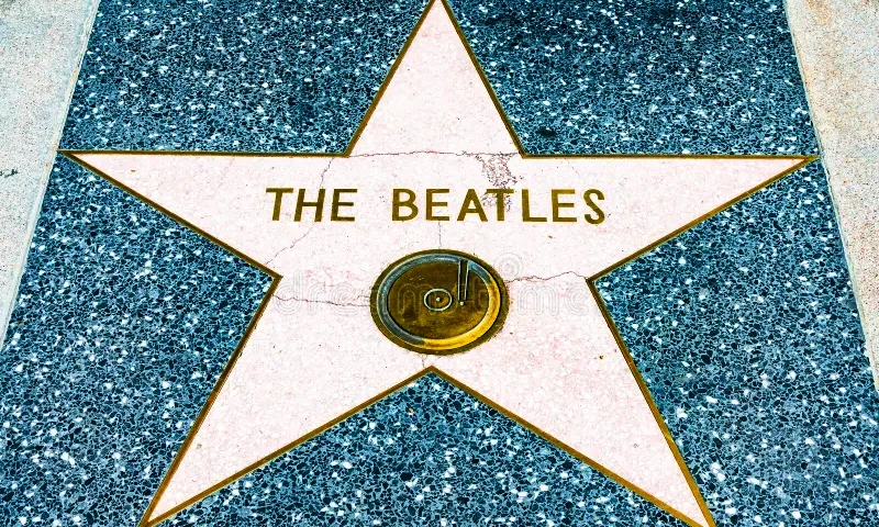 Después de un retraso de 29 años la estrella dedicada a Los Beatles se pone en el Paseo De la FamaDespués de un retraso de 29 años la estrella dedicada a Los Beatles se pone en el Paseo De la Fama
